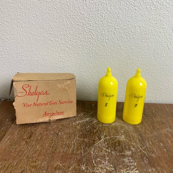 Vintage Yellow Skelgas Propane Advertising Salt & Pepper Shakers &‎ original box - Picture 1 of 6